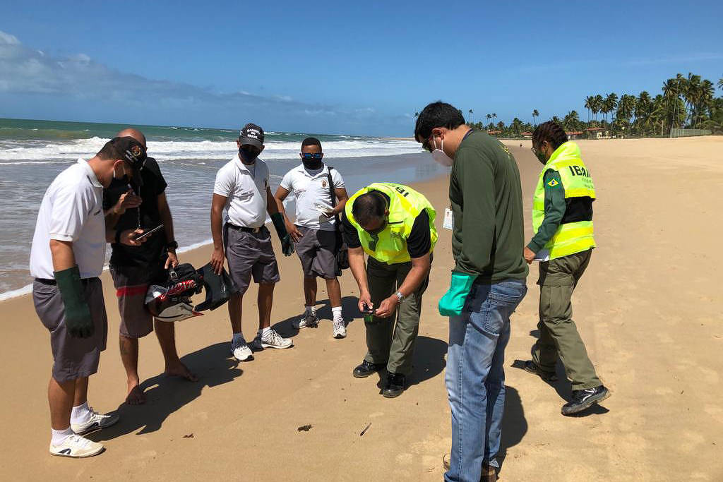 Fragmentos de óleo reaparecem na costa nordeste – 22.06.2020. – Meio Ambiente