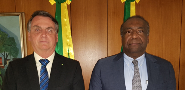 Bolsonaro elogia Decotelli, diz ministro da Educação ciente de seu ‘erro’