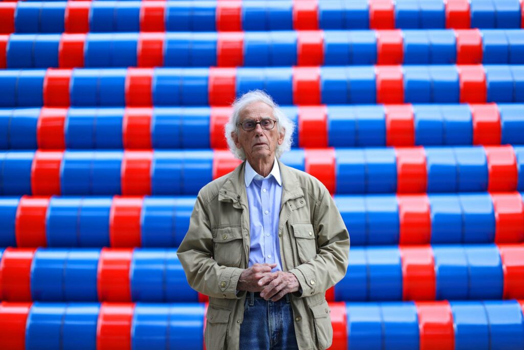 Christo, um artista que embrulhou pontes e palácios em tecidos, morreu aos 84 – 31.05.2020. – Ilustrado