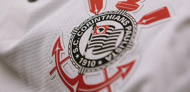 Corinthians lançou a camiseta em homenagem a 1990