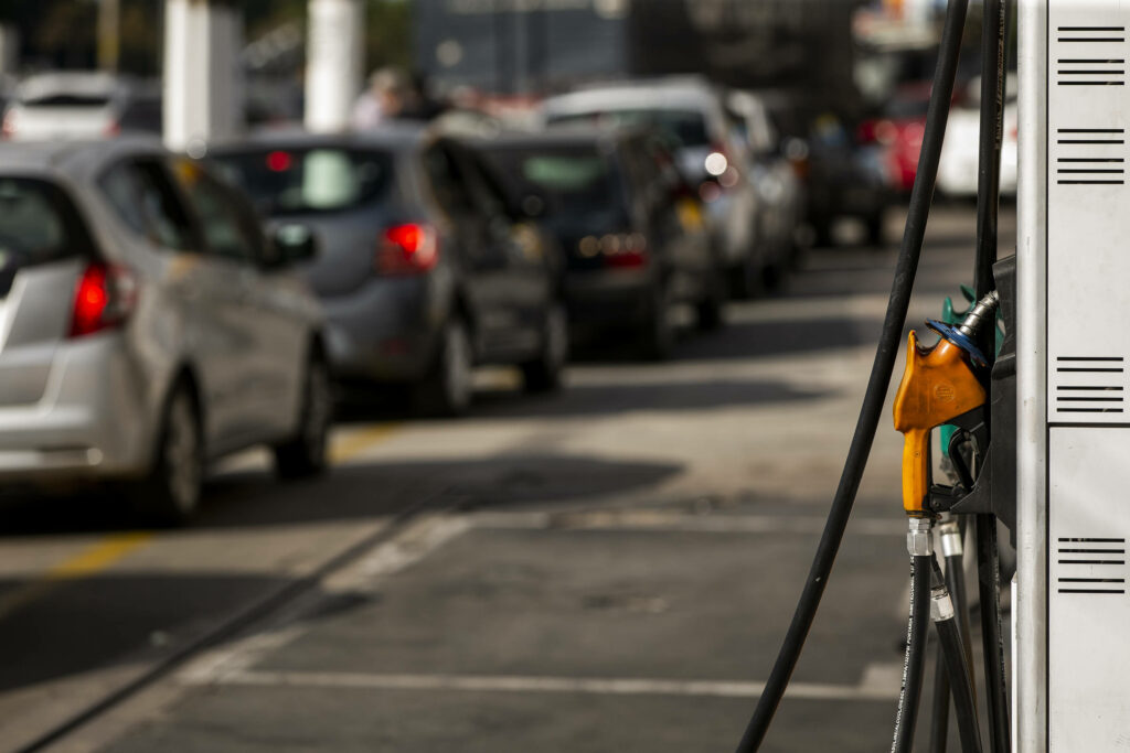 A gasolina nova se torna obrigatória em agosto e deve ser mais cara – 13.07.2020. – Mercado