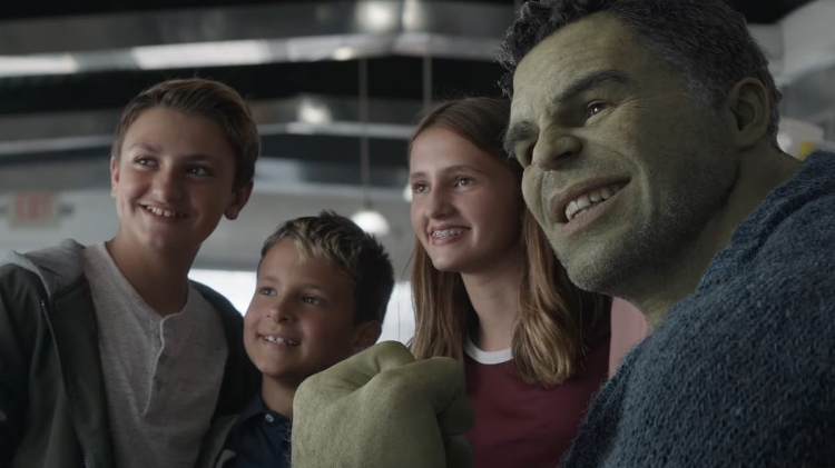 Mark Ruffalo como o Hulk na cena 'Vingadores: Ultimato' - Play - play