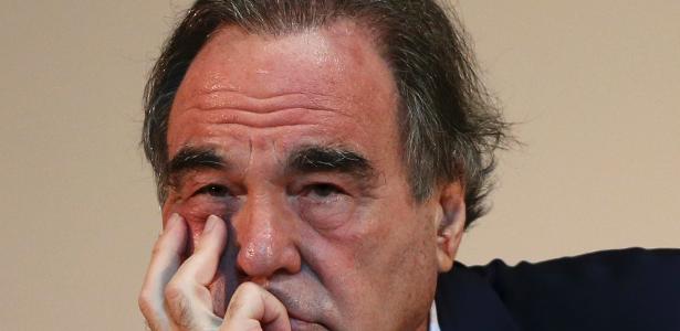 Oliver Stone critica medidas anti-assédio e coronavírus em séries: ‘Engraçado’