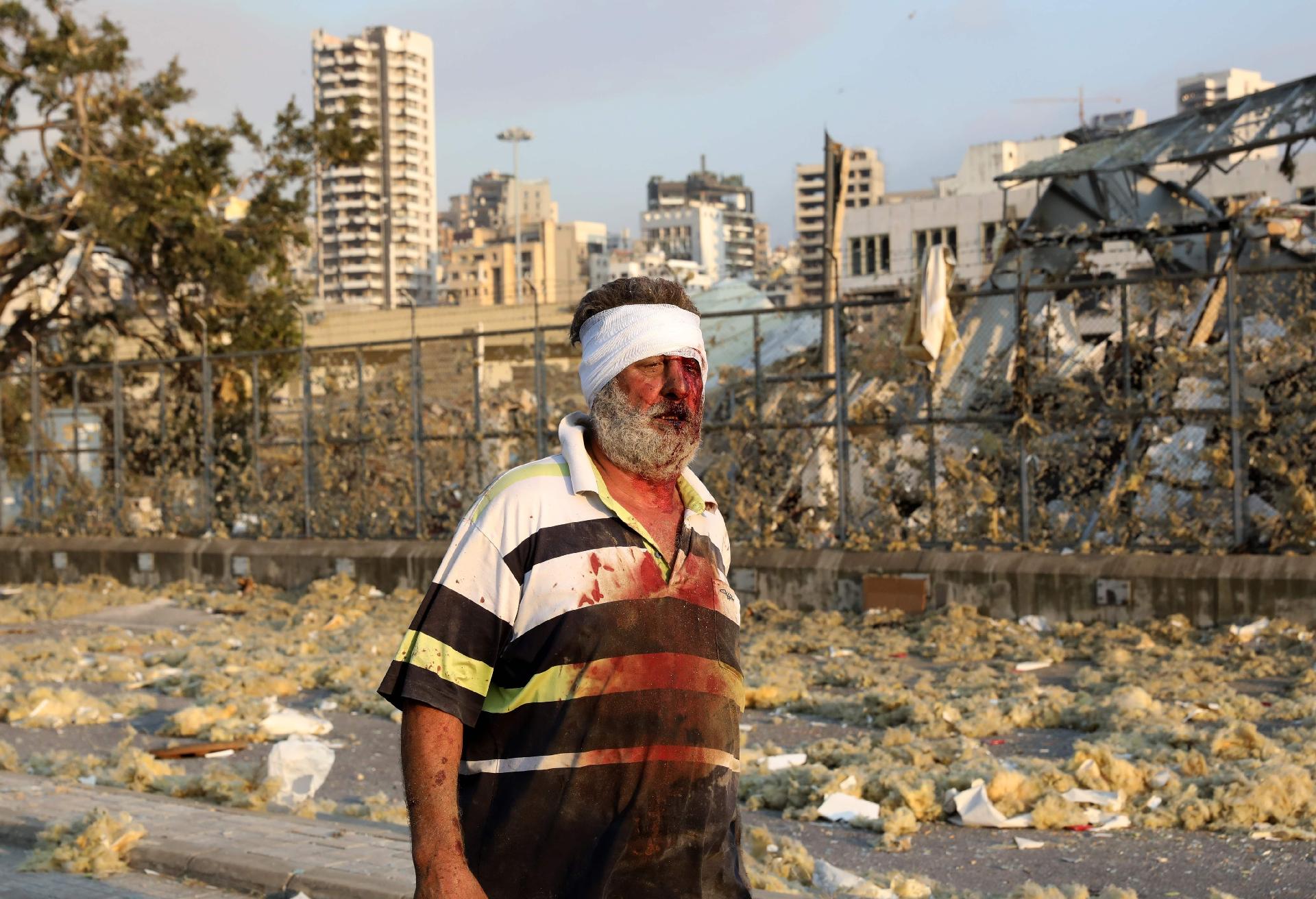 A explosão atingiu o porto de Beirute - Anwar Amro / AFP